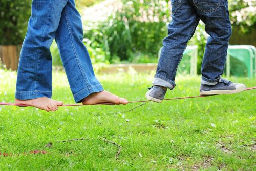 Children balancing on a slackline